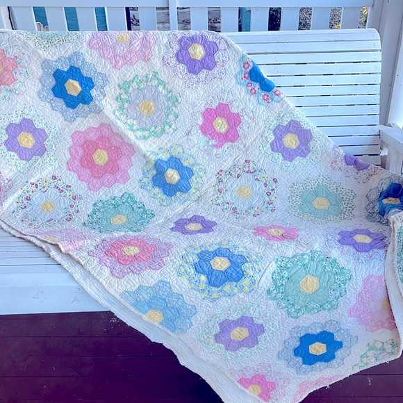 Antique Grandmothers Flower Garden Hexi Quilt - Picture 2 of 11